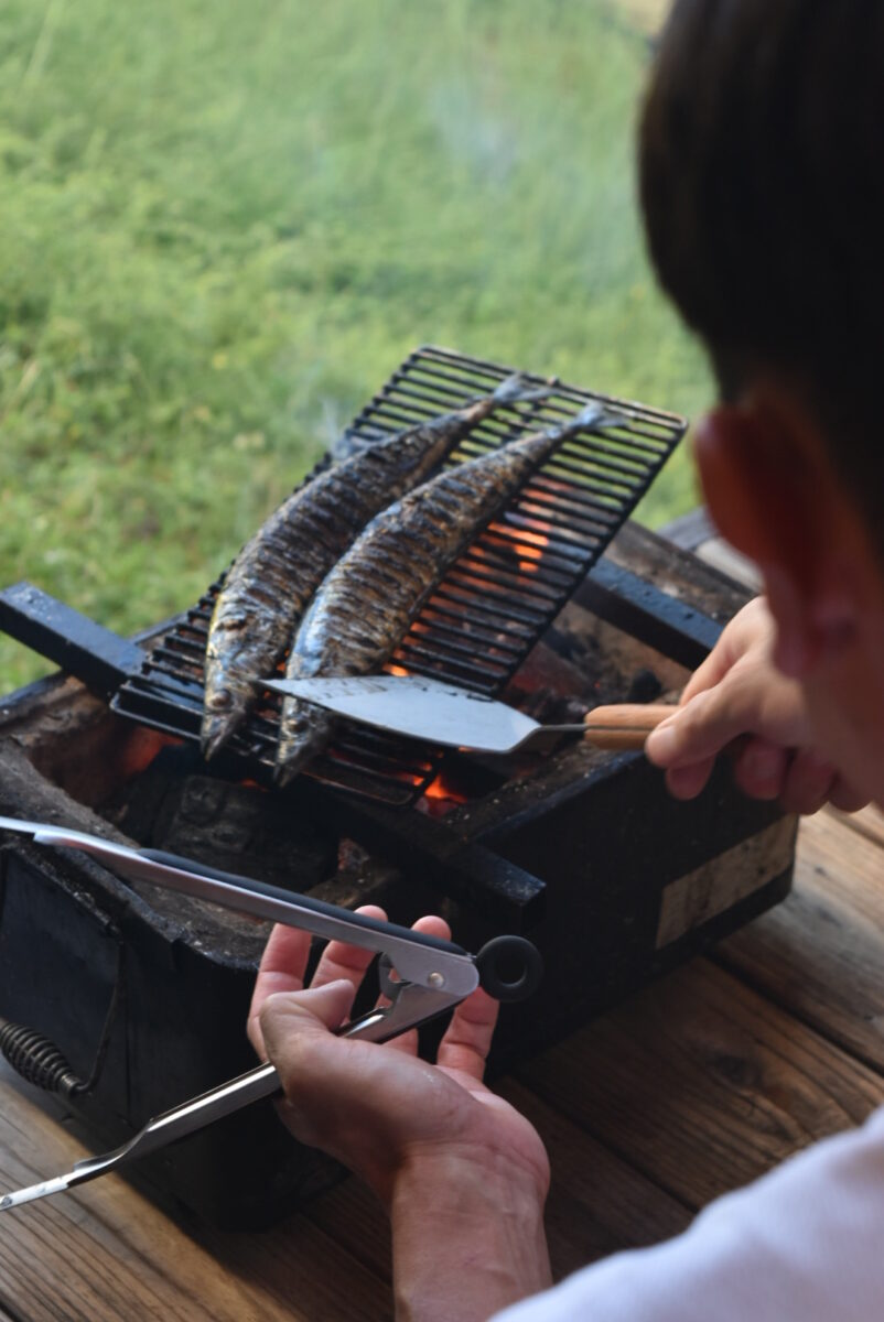 七輪で味わう！秋の風物詩・秋刀魚の極上焼き方！